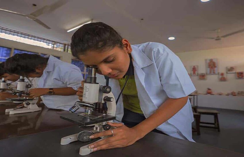 GSEB student in science lab